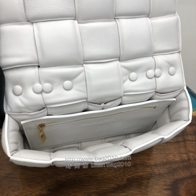 Bottega veneta高端女包 96008白色 寶緹嘉新款枕頭鏈條包 BV經典款小羊皮單肩斜挎手提女包  gxz1246